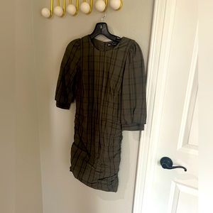 Cute mini dress that can be worn in both fall & spring.